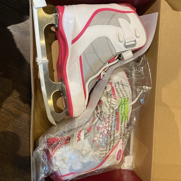 Girls skates size 4 - Picture 3 of 5